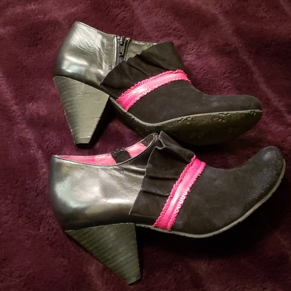 Chanii B black and pink leather booties. Size 7. - Picture 1 of 8